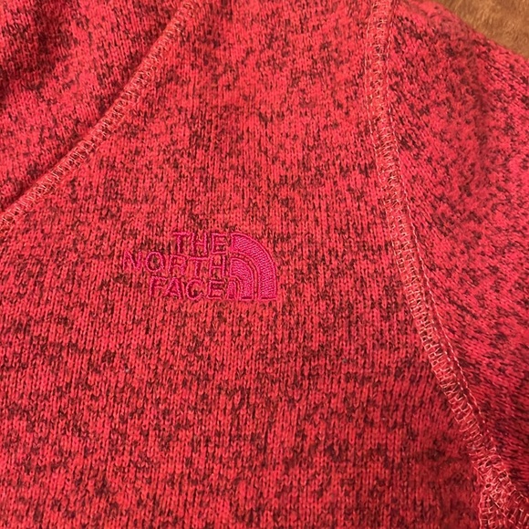 Like new The North Face pullover hoodie - Picture 2 of 16